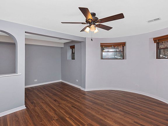 3rd image of 4336 N Kenmore Ave #Gs
