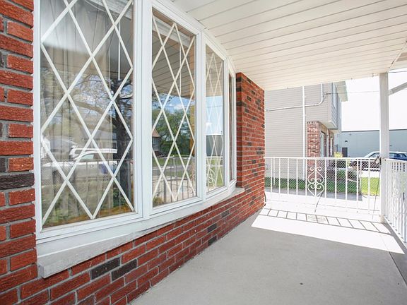 2nd image of 3 Lincoln Pl