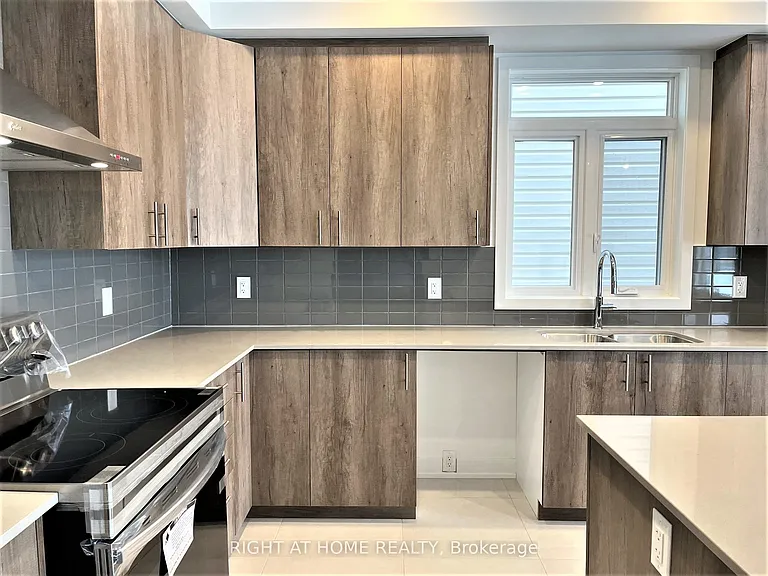 902 Duxbury Ln — Photo 13