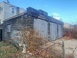 2nd image of 12 Weldon St