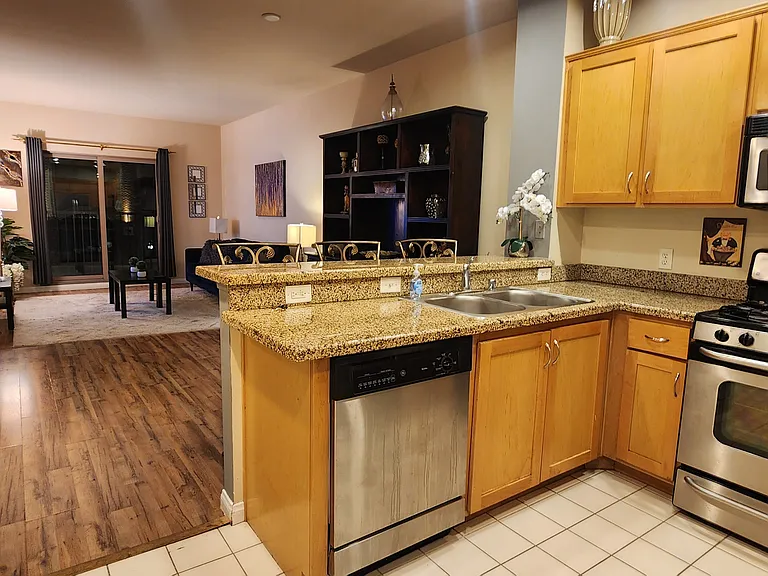 450 J St #4111 — Photo 19
