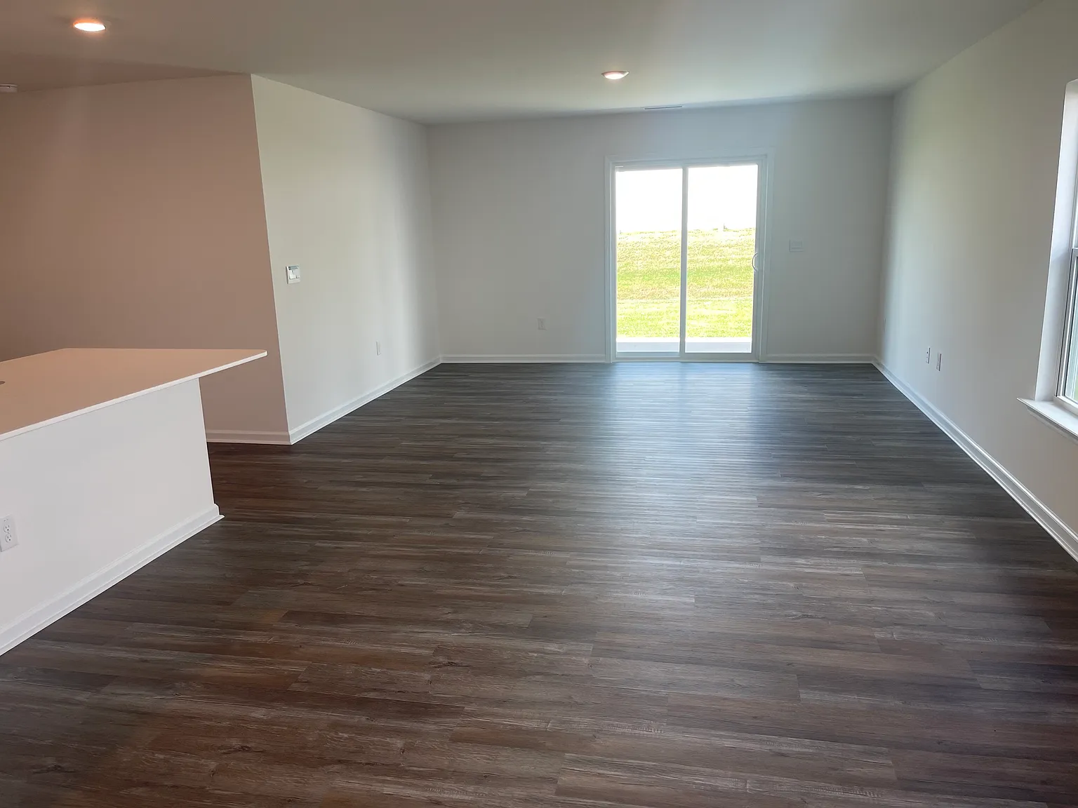 5 bed, 2368 sqft, $2,350 — Photo 3