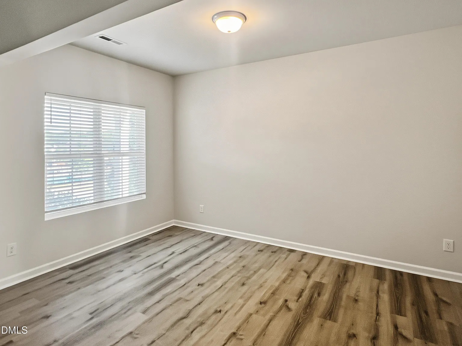 4 bed, 2.5 bath, 2237 sqft, $2,100 — Photo 2
