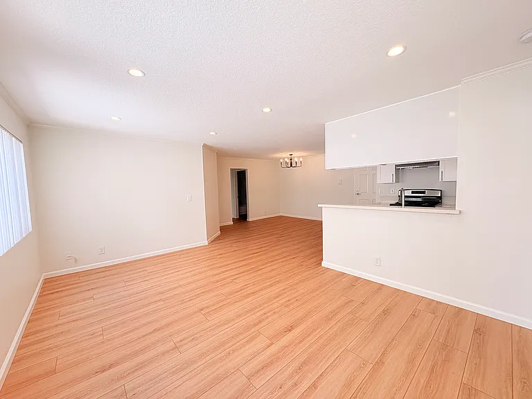 311 E Cedar Ave #207 — Photo 5