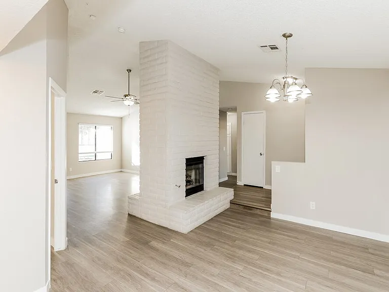 141 Emden Dr — Photo 6
