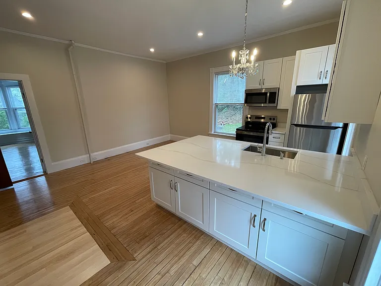 143 Main St #6 — Photo 4