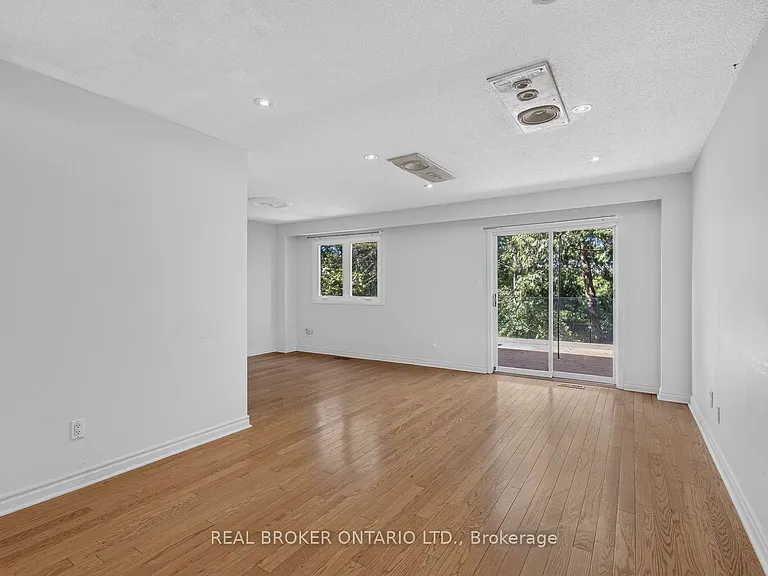 109 Robert Hicks Dr — Photo 2