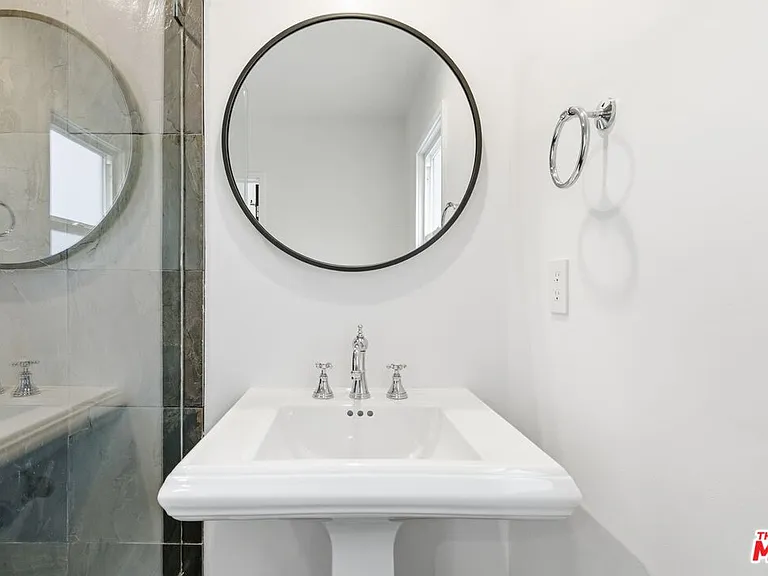 3476 Troy Dr — Photo 17