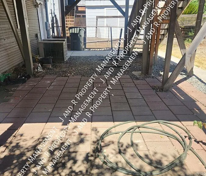 813 V St — Photo 15