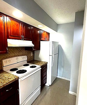 5th image of 10176 Twin Lakes Dr #13-C