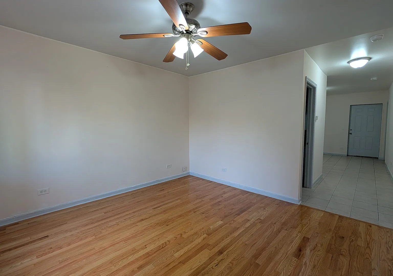 2 bed, 800 sqft, $1,300 — Photo 3