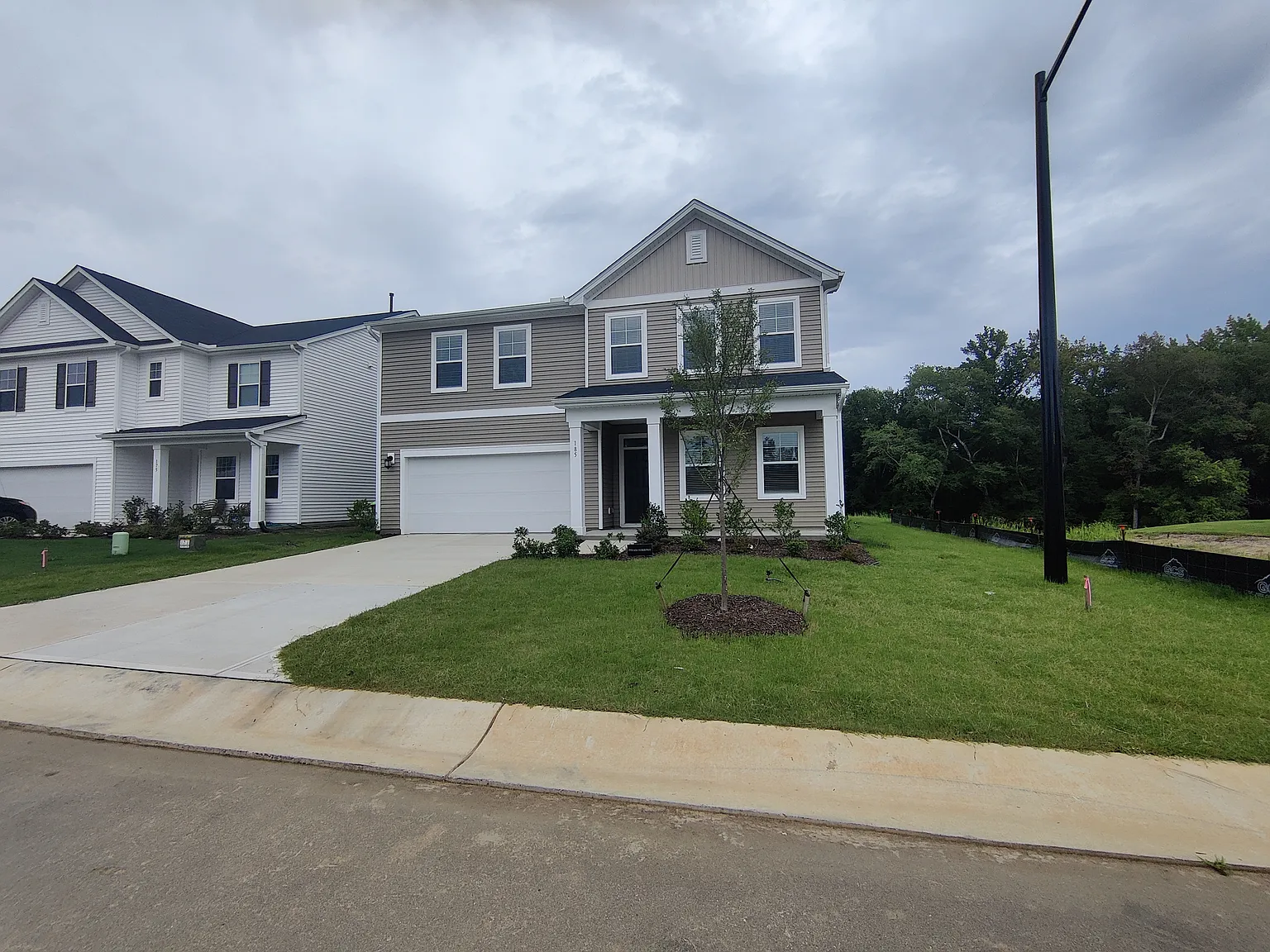 5 bed, 2500 sqft, $2,195 — Photo 2