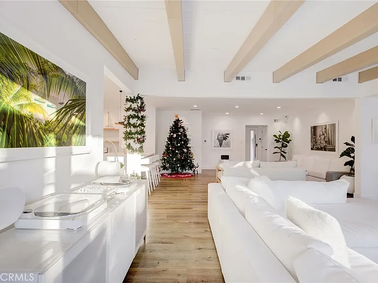 8161 Encino Ave — Photo 32