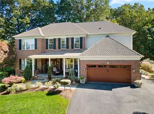 44 Castle Rocks Rd, Warwick, RI 02886