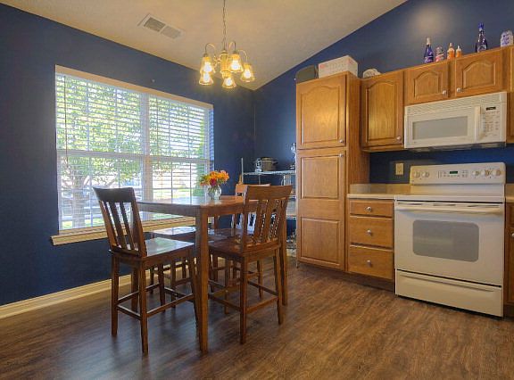 4th image of 4720 Bernheim Dr