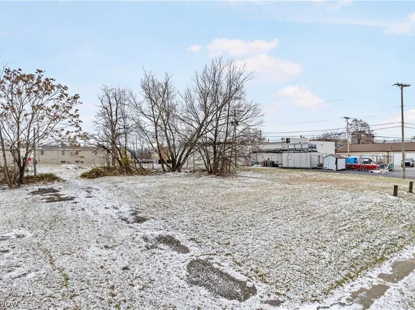 3rd St SW, Canton, OH 44707