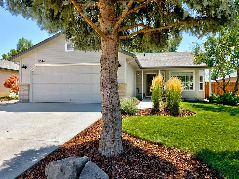 5644 S Daffodil Pl — Photo 3