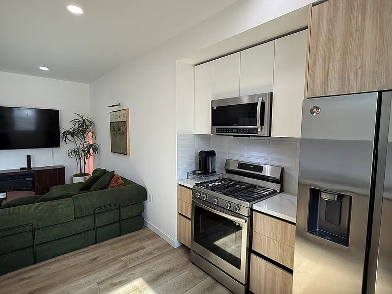 Fairfax Apartments — Photo 68