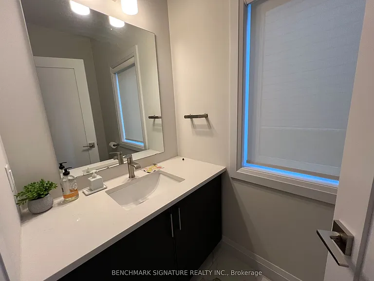 17 Totten St — Photo 8