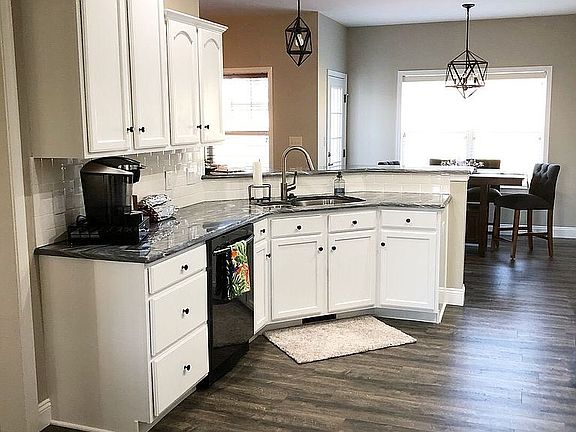 4th image of 24 Honeysuckle Dr