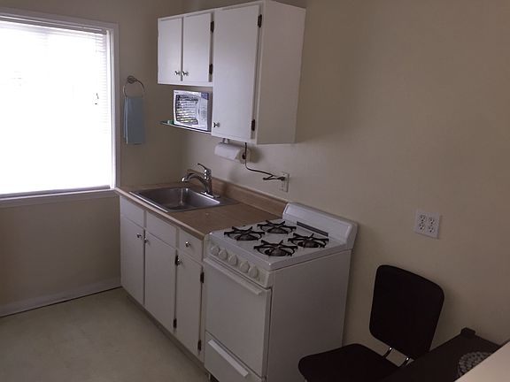 2nd image of 903 N Formosa Ave
