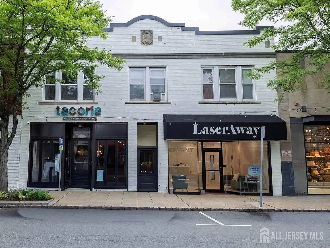 2 bed, 1.0 bath, $2,650 — Photo 1
