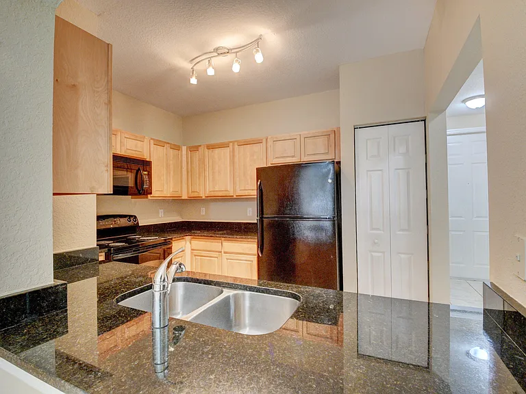 113 Hemingway Ct — Photo 3