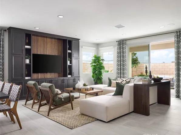 6985 Mallow 2 Dr, Fontana, CA 92336