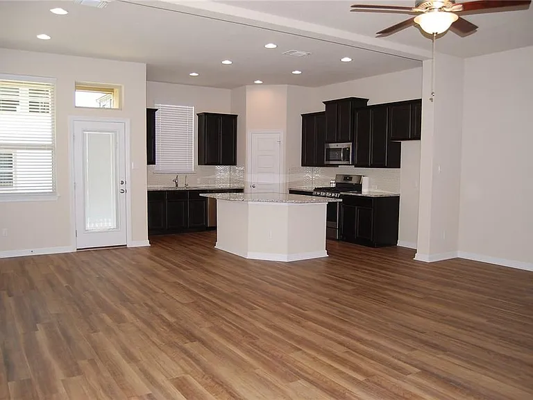 2501 Meyer Cv #B — Photo 3