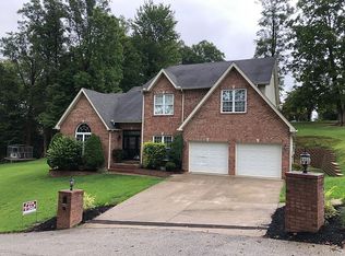2818 Walk Dr, Saint Albans, WV 25177