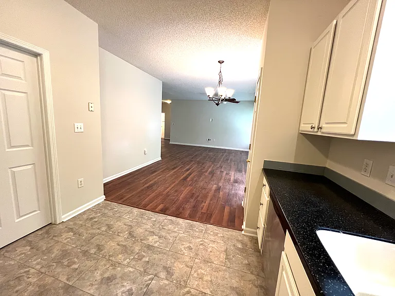 216 Howe St — Photo 9