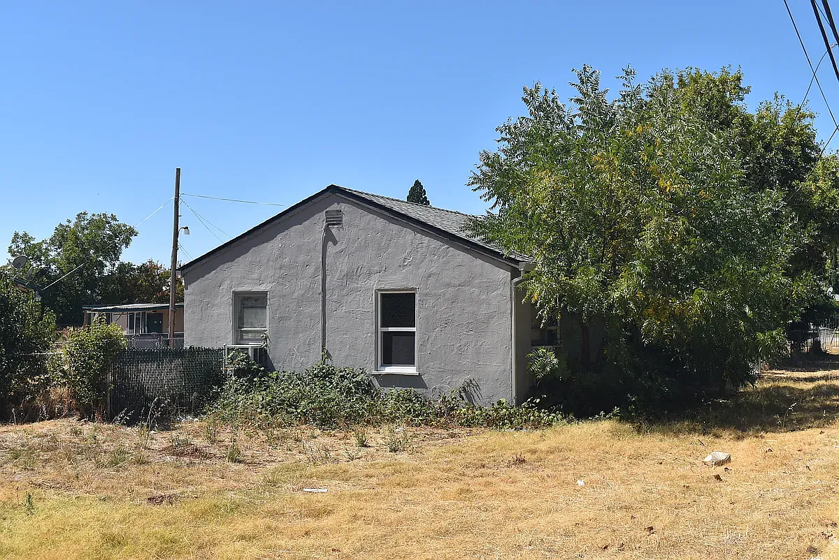 2 bed, 450 sqft, $1,995 — Photo 2