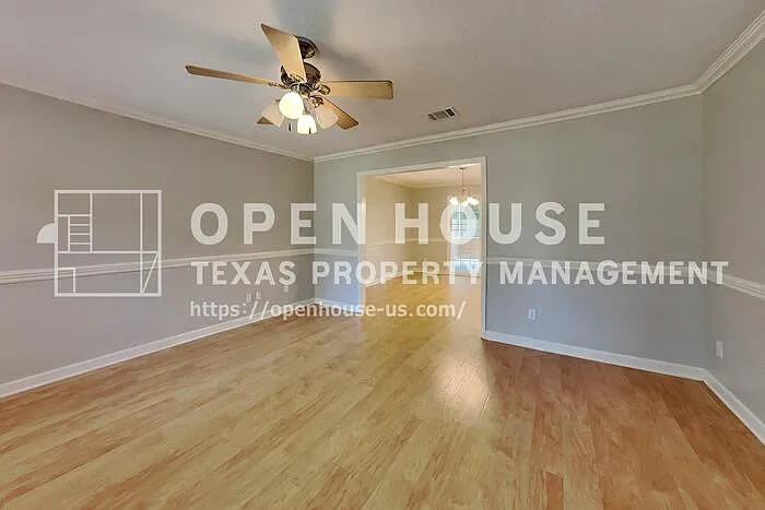 3918 Forest Village Dr — Photo 3