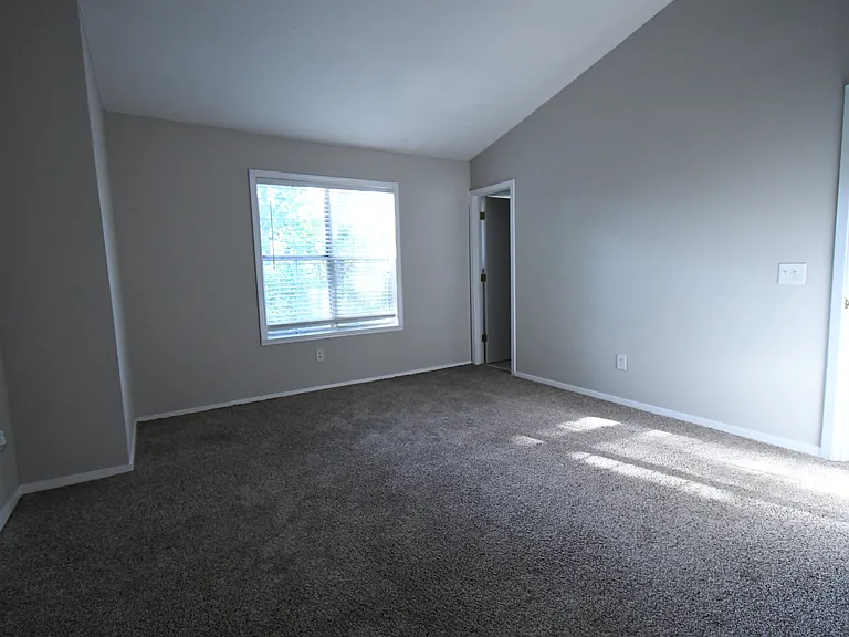 1804 Queen Anne Ct — Photo 13