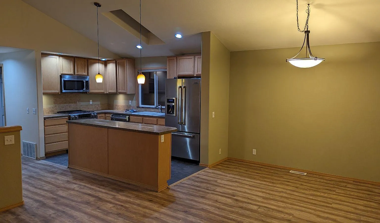 9112 15th Ave NE — Photo 3