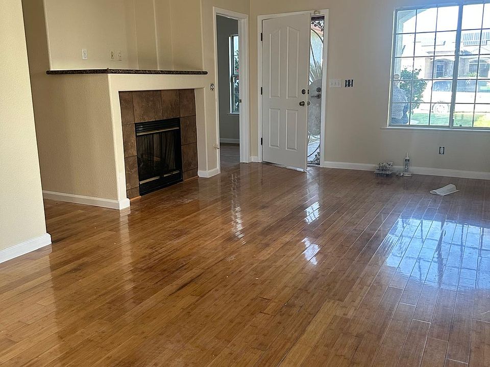2nd image of 334 W Chennault Ave
