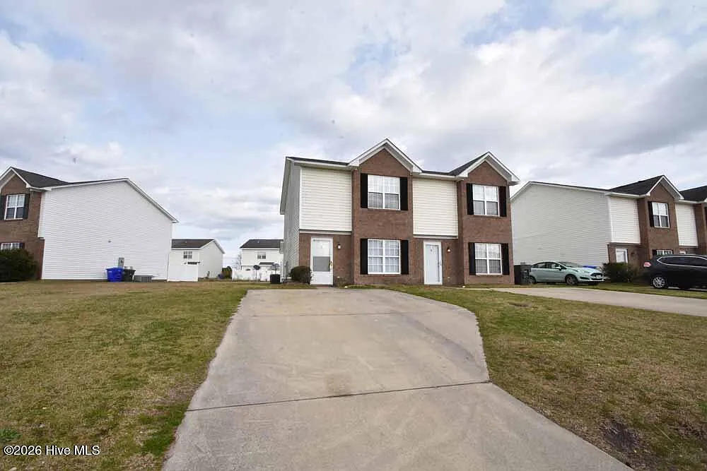 2 bed, 2.5 bath, $1,050 — Photo 1