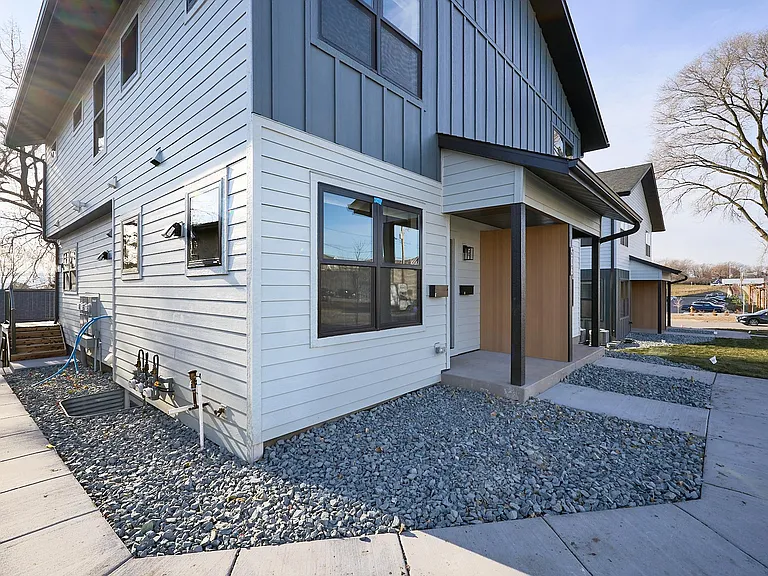 506 37th Ave NE #A — Photo 27