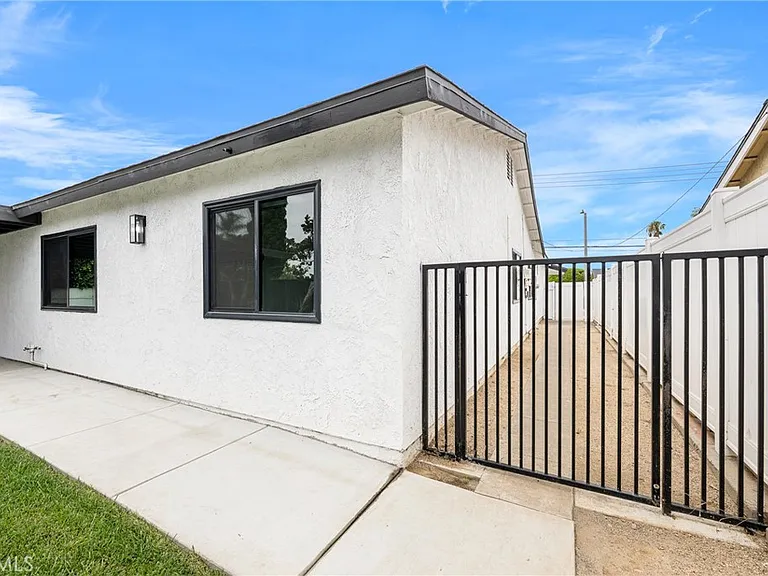 5402 Jefferson St — Photo 17