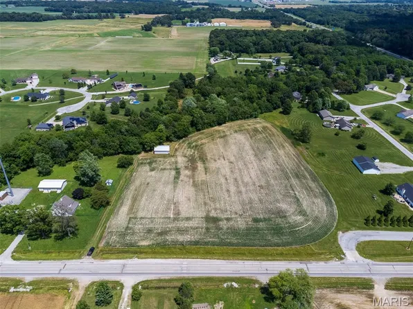 3672 State Route 160, Highland, IL 62249