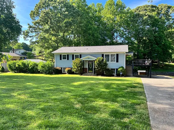 151 Peninsula Dr, Mooresville, NC 28117
