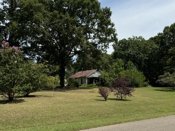 1000 Point Mason Rd, Big Sandy, TN 38221