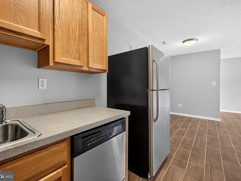 625 Chesapeake St SE #301 — Photo 5