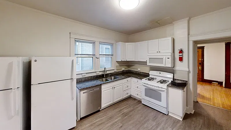 5 bed, 2.0 bath, 1494 sqft, $6,200 — Photo 3