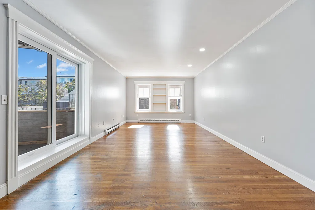 2 bed, 976 sqft, $4,750 — Photo 2