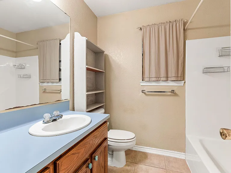 1502 Oak Knoll Ln — Photo 13