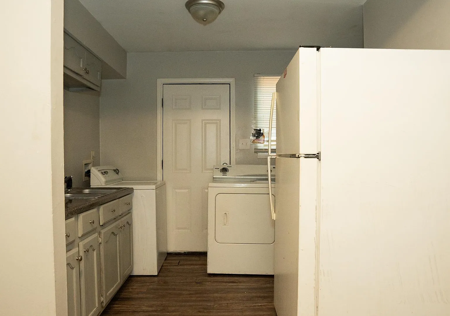 3270 Powell Ave - Powell Avenue Duplex — Photo 4