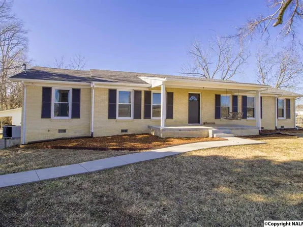 704 Hunter Rd, Hazel Green, AL 35750