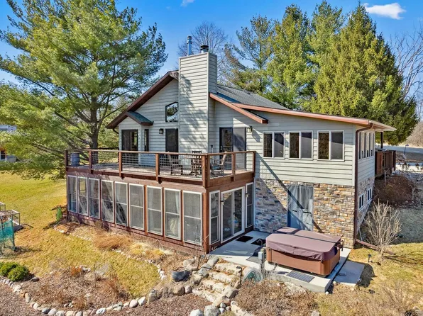 E2573 Leider Ln, La Valle, WI 53941