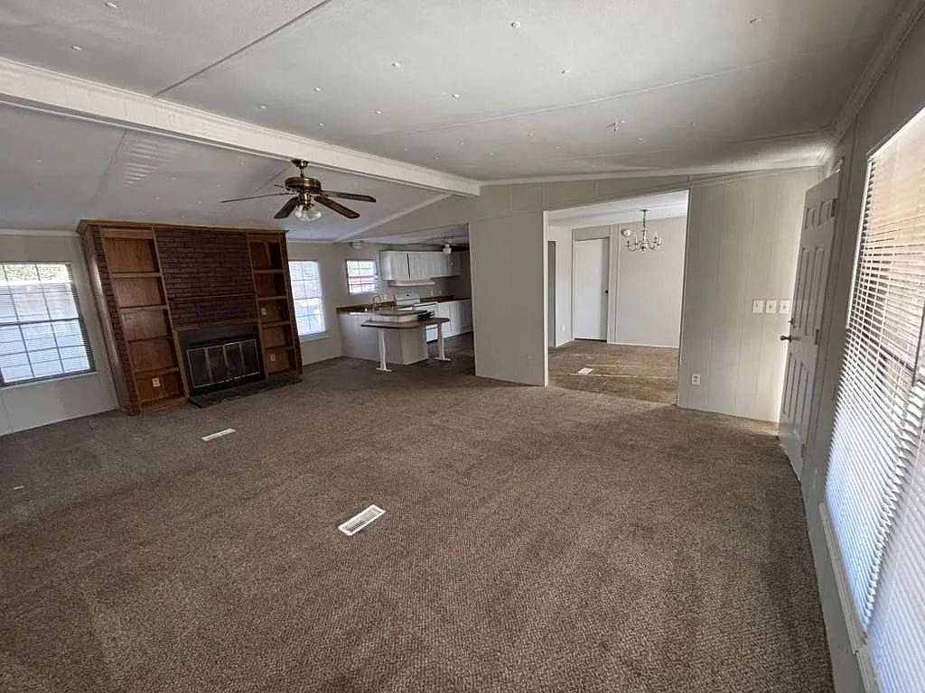 3 bed, 1250 sqft, $1,400 — Photo 1